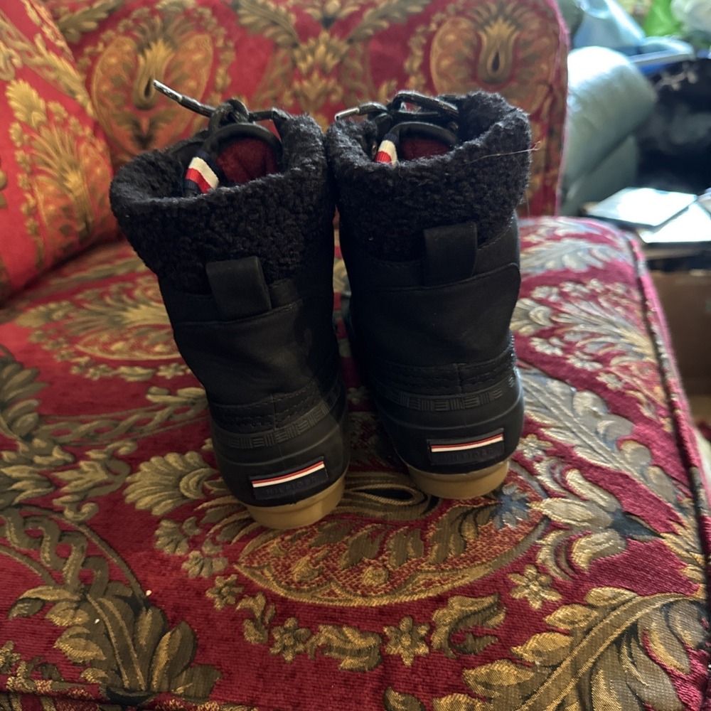 Tommy Hilfiger Raelene Black Duck Rain Winter Boots Booties w/ Fur Womens Size 7 - Picture 3 of 6